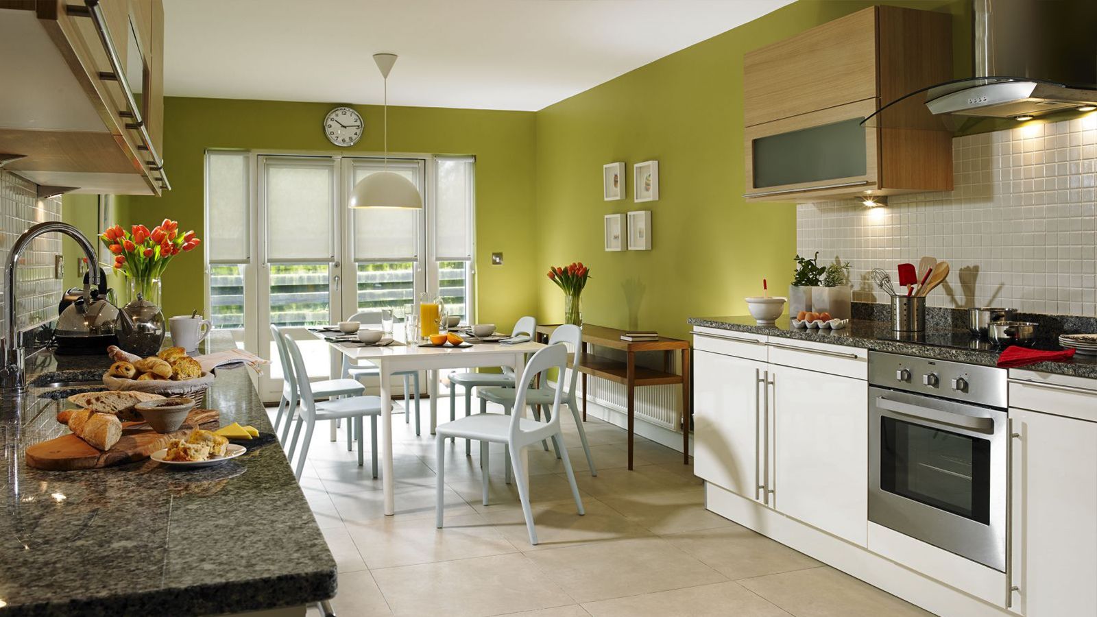 accommodation_executive_house_kitchen_1600x900